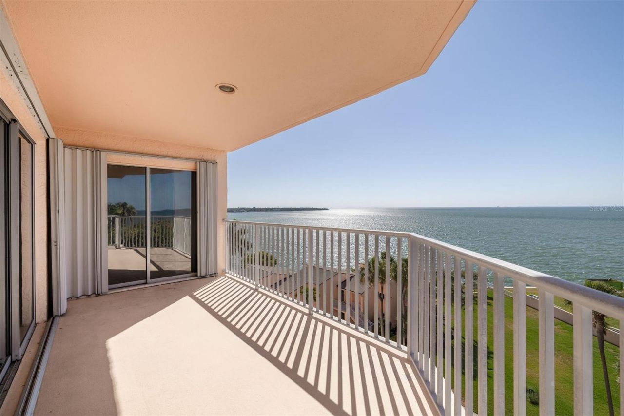 7432 Sunshine Skyway Lane S, Unit 704, Saint Petersburg, FL 33711 Photo