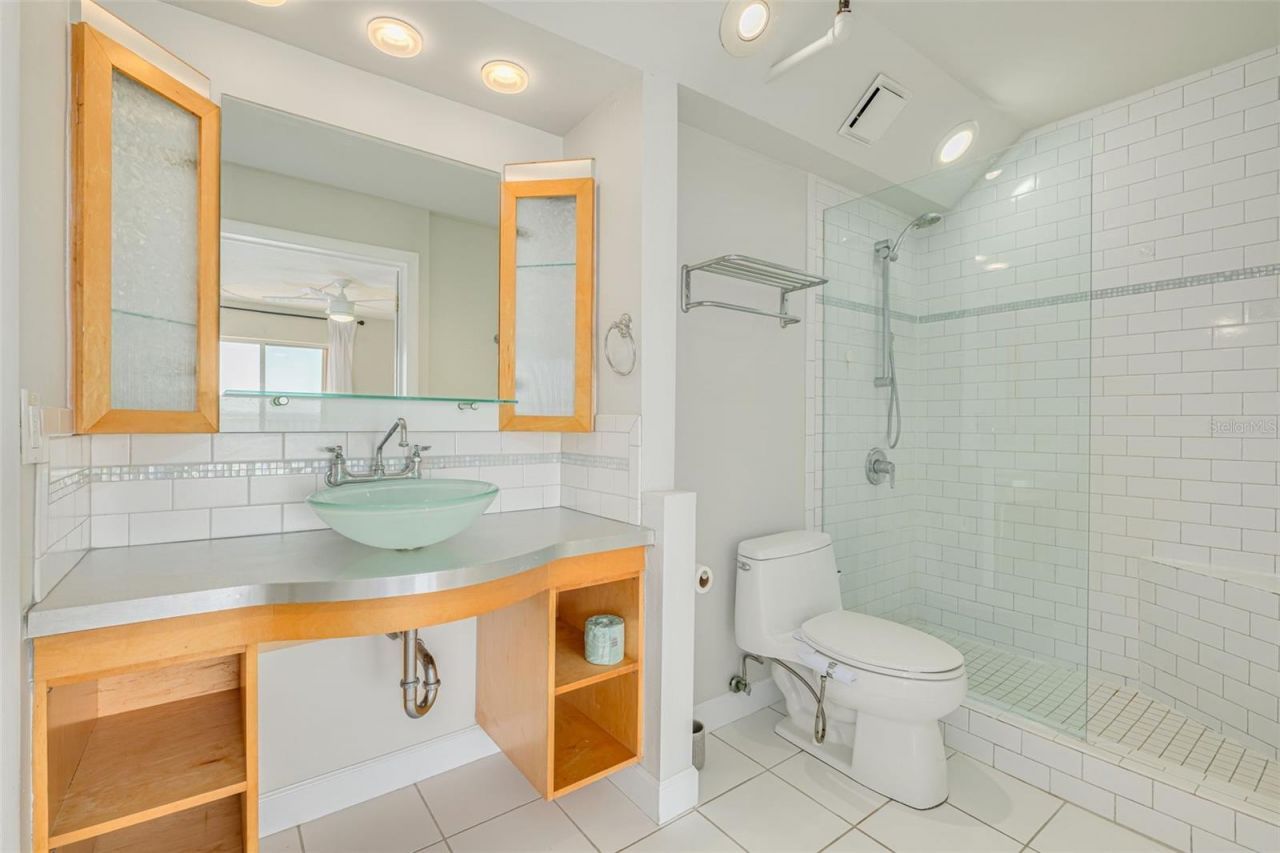 7432 Sunshine Skyway Lane S, Unit 704, Saint Petersburg, FL 33711 Photo