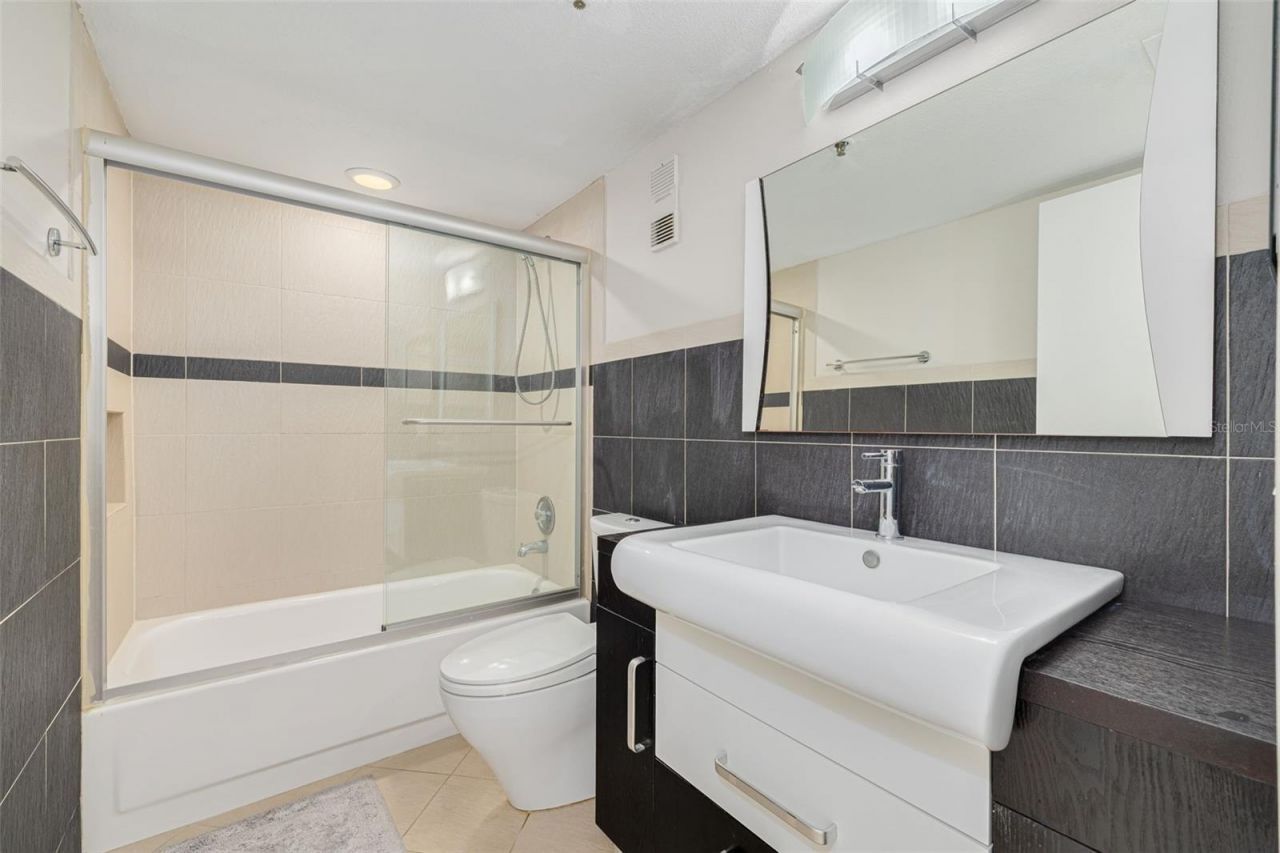 7432 Sunshine Skyway Lane S, Unit 704, Saint Petersburg, FL 33711 Photo