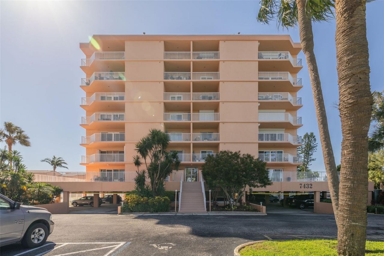 7432 Sunshine Skyway Lane S, Unit 704, Saint Petersburg, FL 33711 Photo