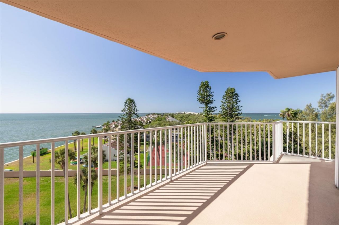 7432 Sunshine Skyway Lane S, Unit 704, Saint Petersburg, FL 33711 Photo