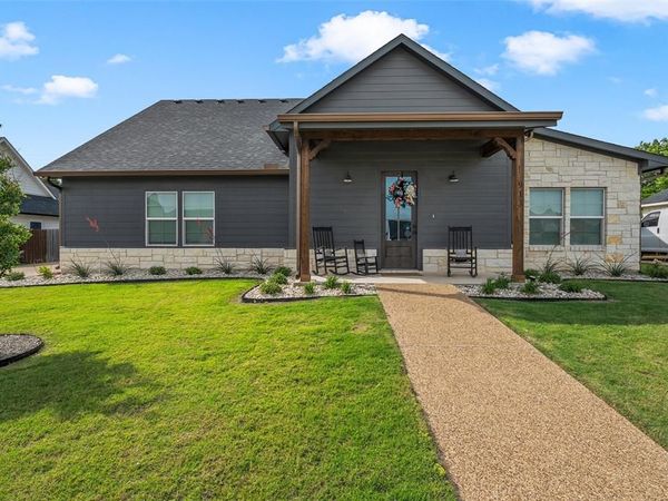 913 Day Star Drive , Hewitt, TX 76643