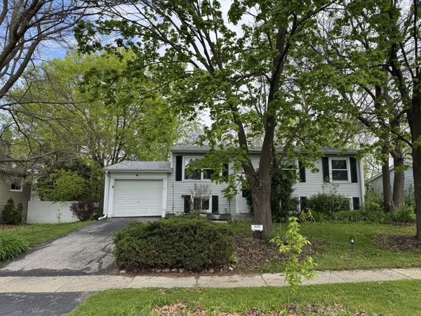36581 N Grandwood Drive, Gurnee, IL 60031