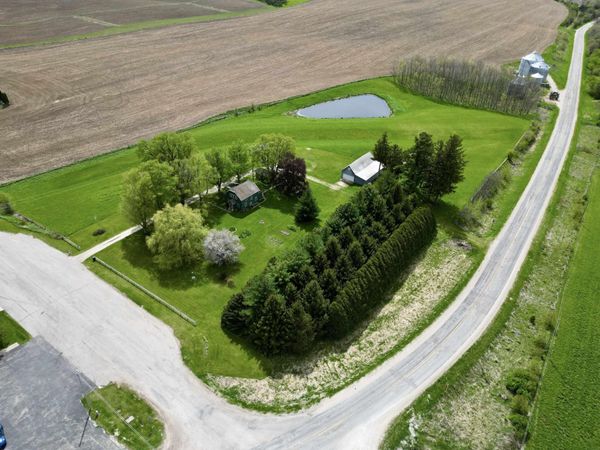 2393 Glenville Road, Decorah, IA 52101