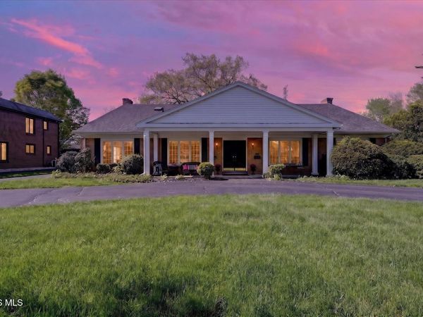 3915 Hillandale Road, Ottawa Hills, OH 43606