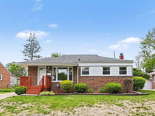 2421 Barstow Road, Lansing, MI 48906