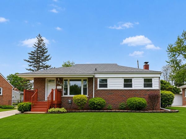2421 Barstow Road, Lansing, MI 48906