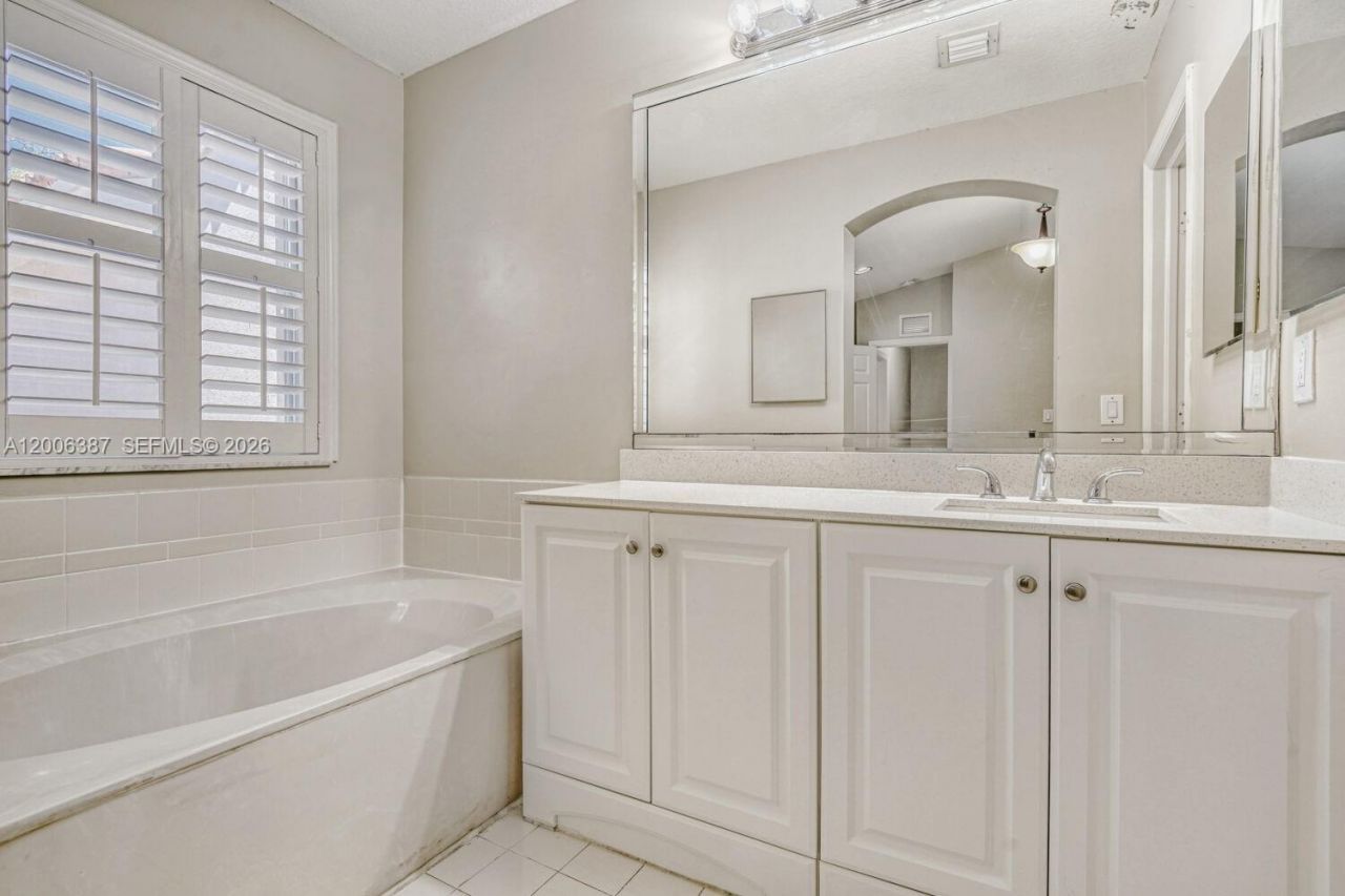 941 Doveplum Ct, Hollywood, FL 33019 Photo