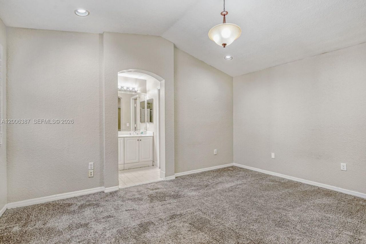 941 Doveplum Ct, Hollywood, FL 33019 Photo