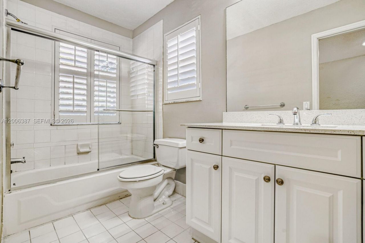 941 Doveplum Ct, Hollywood, FL 33019 Photo