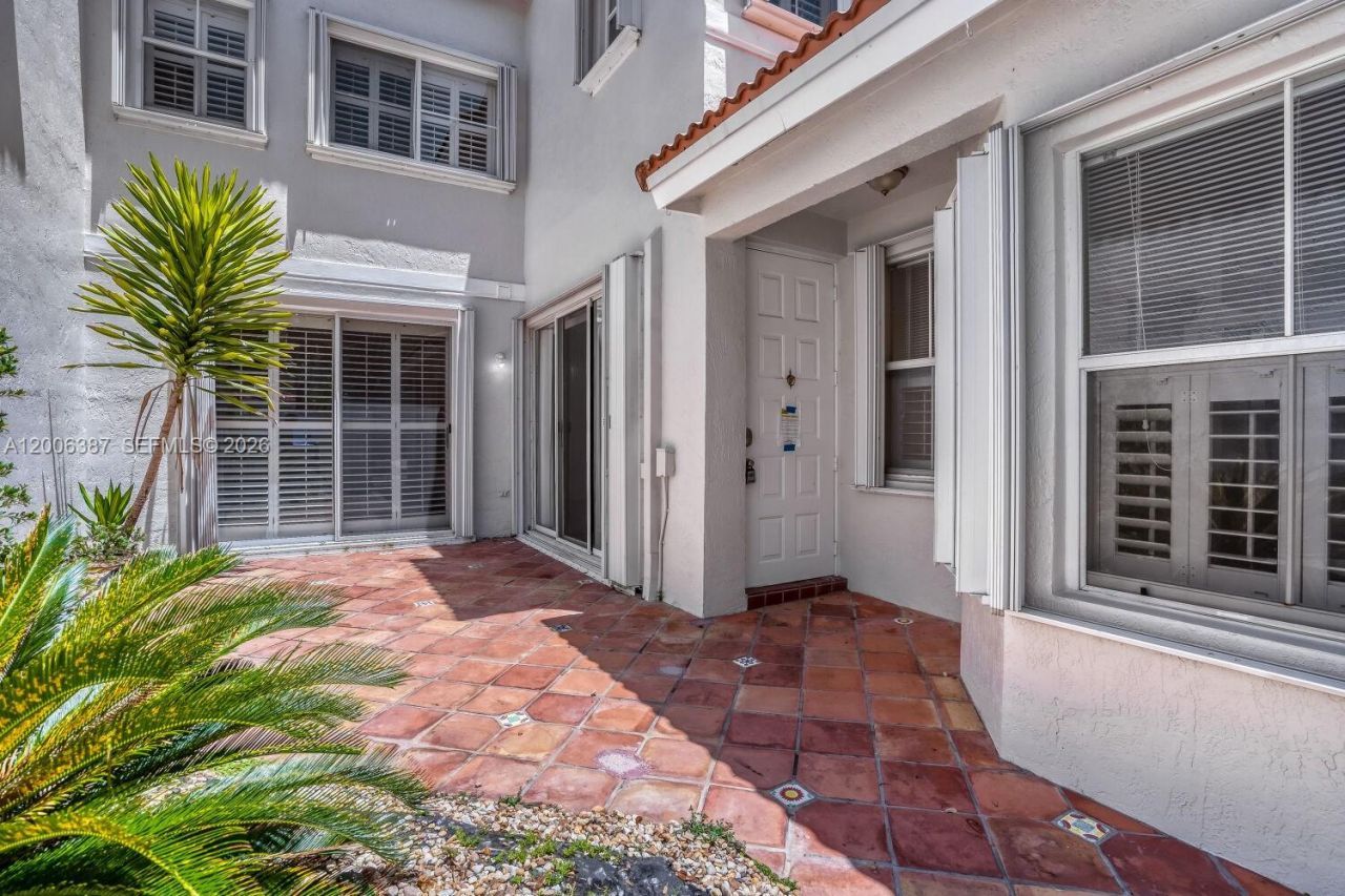 941 Doveplum Ct, Hollywood, FL 33019 Photo