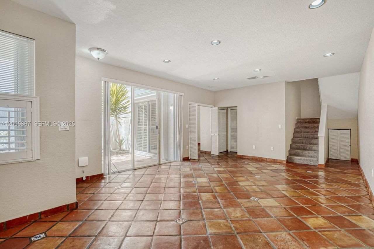 941 Doveplum Ct, Hollywood, FL 33019 Photo