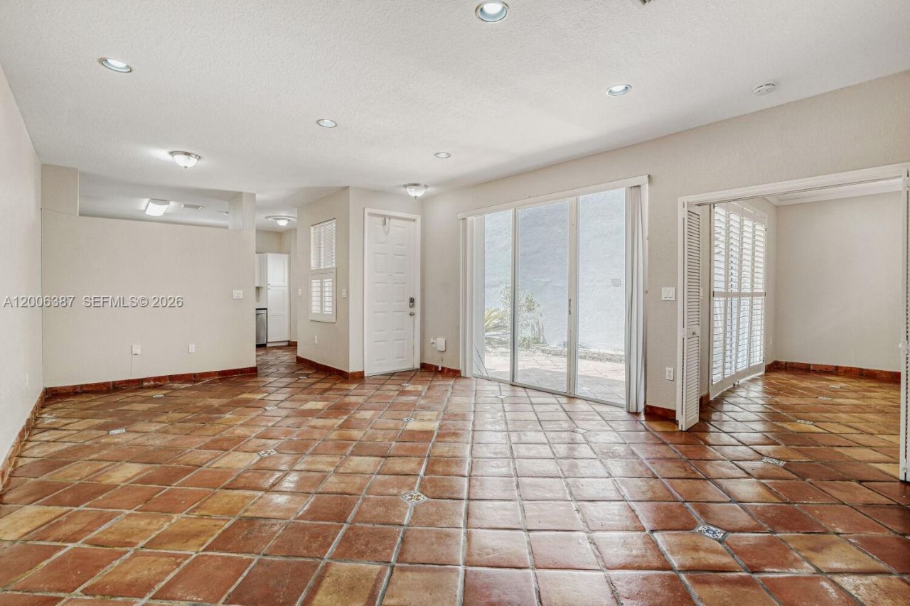 941 Doveplum Ct, Hollywood, FL 33019 Photo