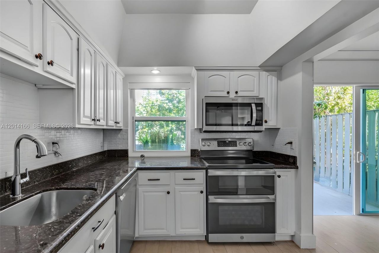 232 Sea View Dr, Unit 108, Key Biscayne, FL 33149 Photo