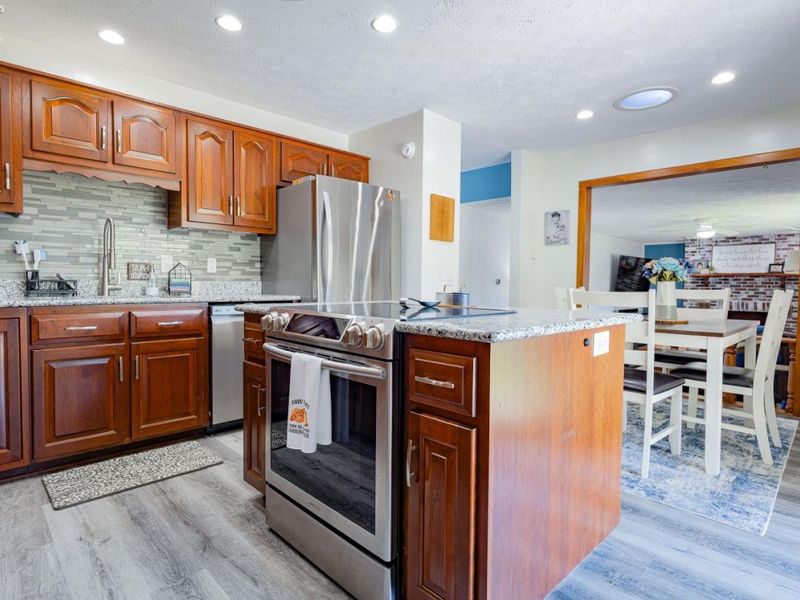 376 Twin Bay Trail, Willard, OH 44890 Photo 18