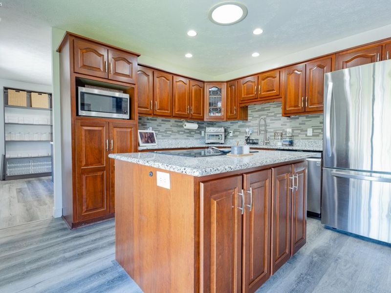 376 Twin Bay Trail, Willard, OH 44890 Photo 19