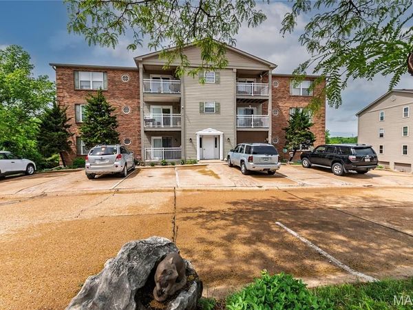 650 S Old Highway 141, Unit F, Fenton, MO 63026