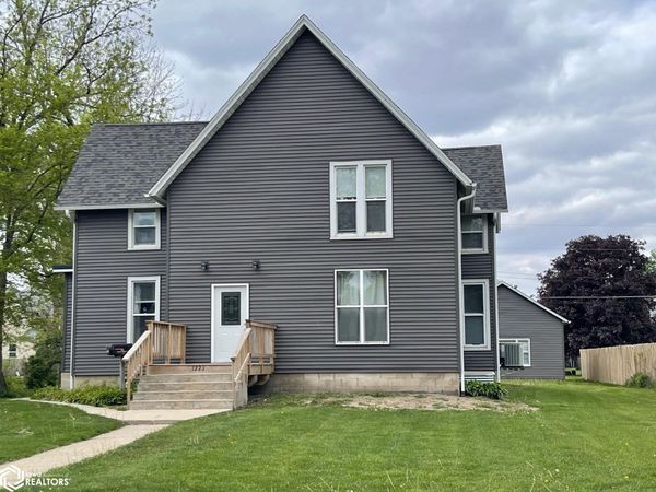 1221 Main Street, Grinnell, IA 50112