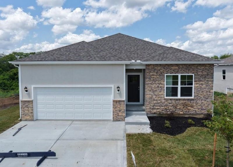 302 Lake Meadows Drive, Smithville, MO 64089 Main Photo