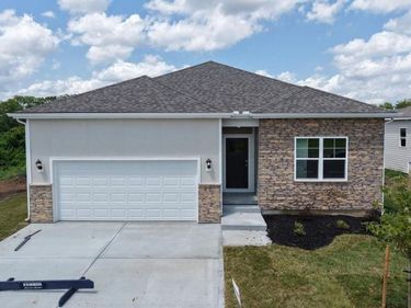 302 Lake Meadows Drive, Smithville, MO 64089
