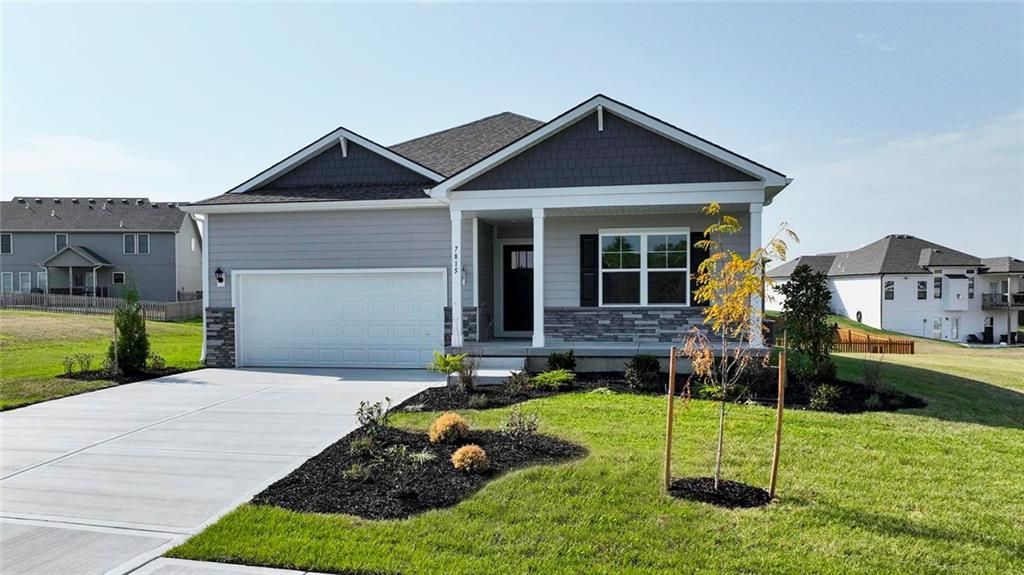 304 Lake Meadows Drive, Smithville, MO 64089 Main Photo