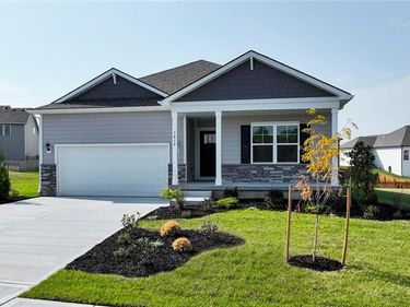 304 Lake Meadows Drive, Smithville, MO 64089