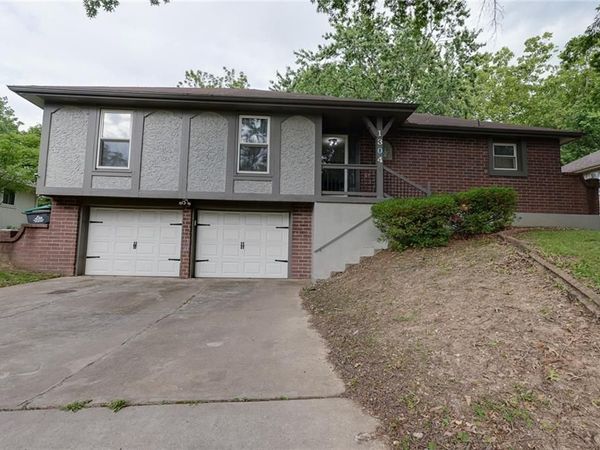 1304 SW 23rd Street, Blue Springs, MO 64015
