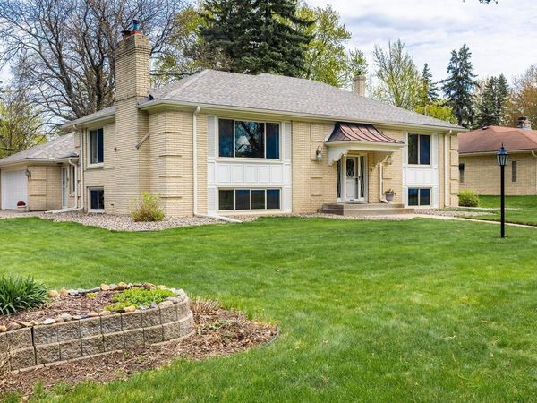 2454 Pascal Street, Roseville, MN 55113