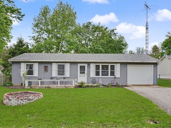 205 N Jefferson Street , Mahomet, IL 61853