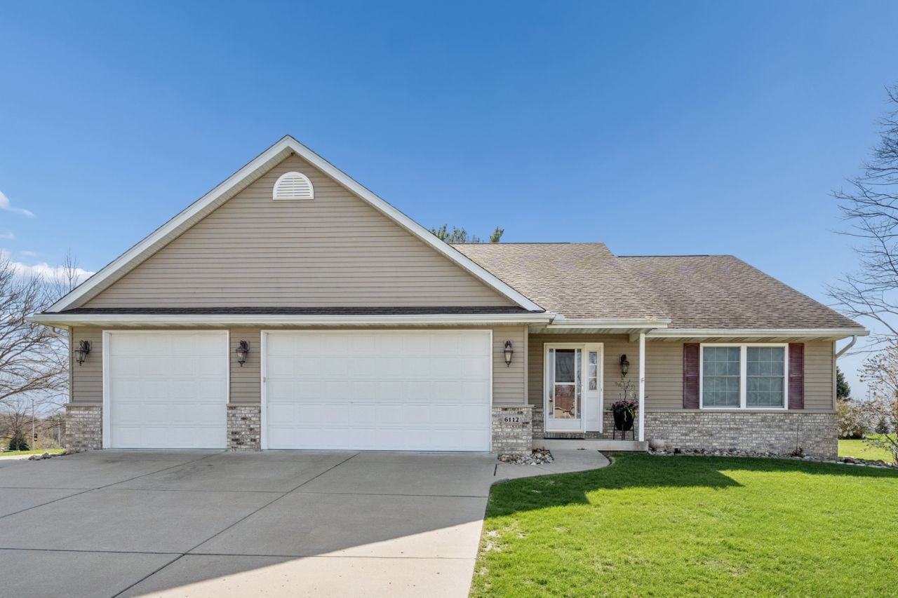 6112 34th Avenue A Court, Moline, IL 61265 Main Photo