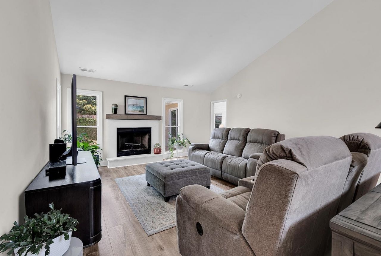 608 Providence Dr. Photo 7