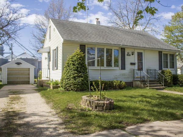 531 W 2nd Avenue, Cresco, IA 52136