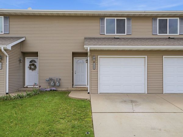1984 Golden Eagle Drive, Dubuque, IA 52001