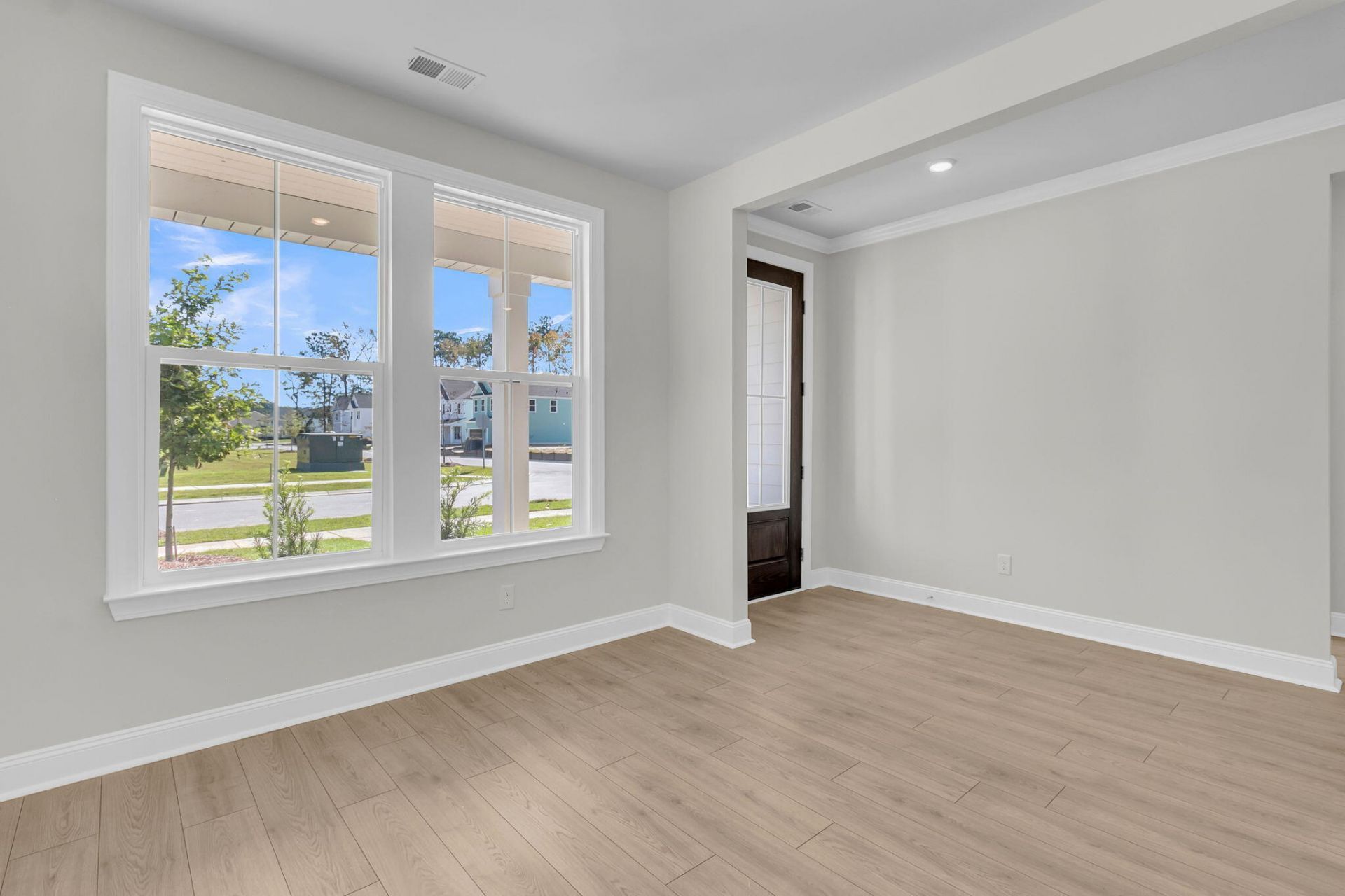212 Cantona Drive Photo 32