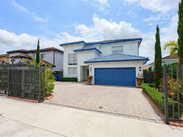 16528 SW 44th St, Miami, FL 33185