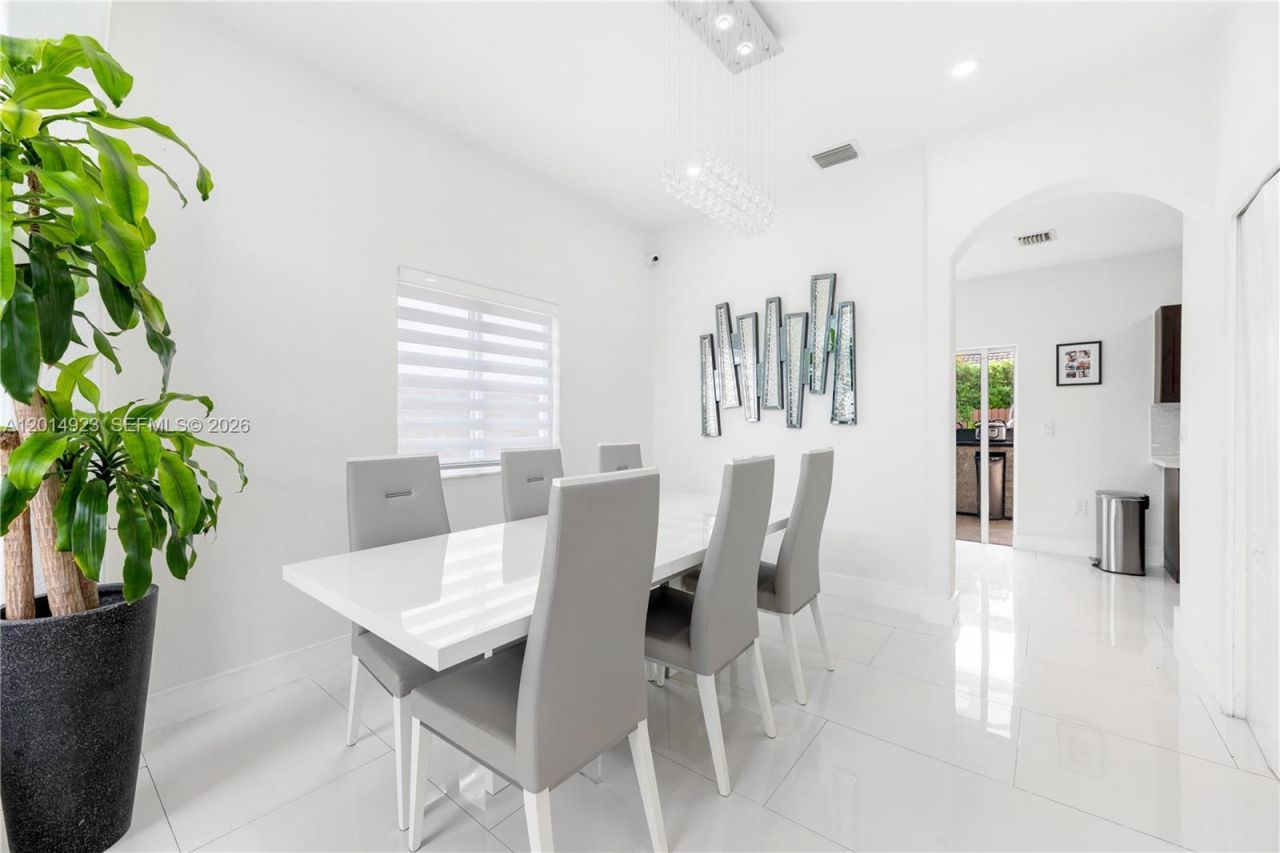 16528 SW 44th St, Miami, FL 33185 Photo
