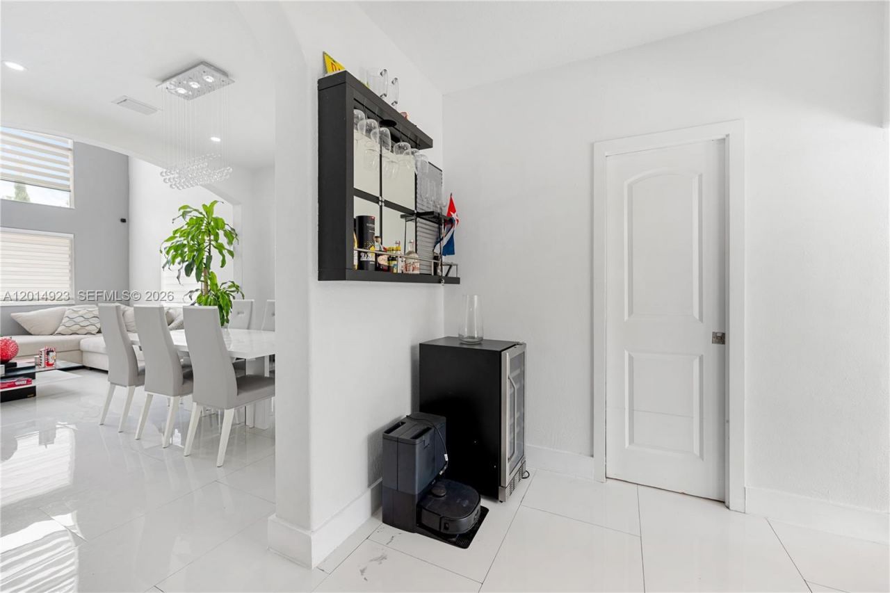 16528 SW 44th St, Miami, FL 33185 Photo