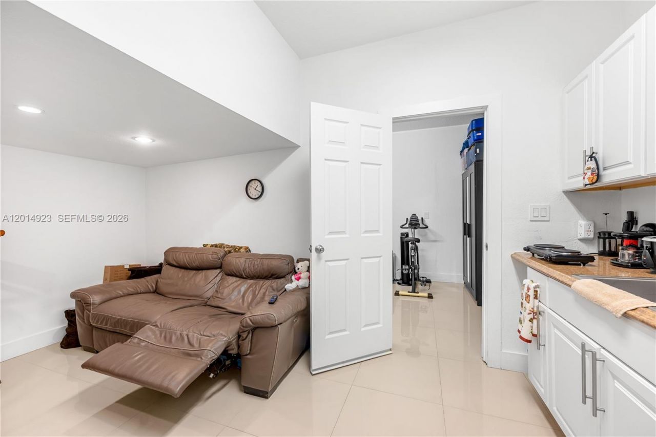 16528 SW 44th St, Miami, FL 33185 Photo