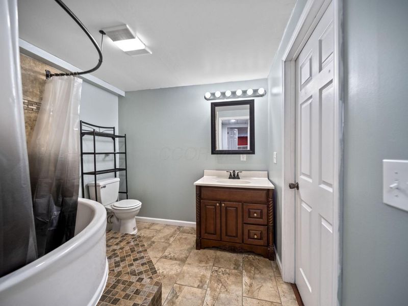 339 Thames Court , London, OH 43140 Photo 10