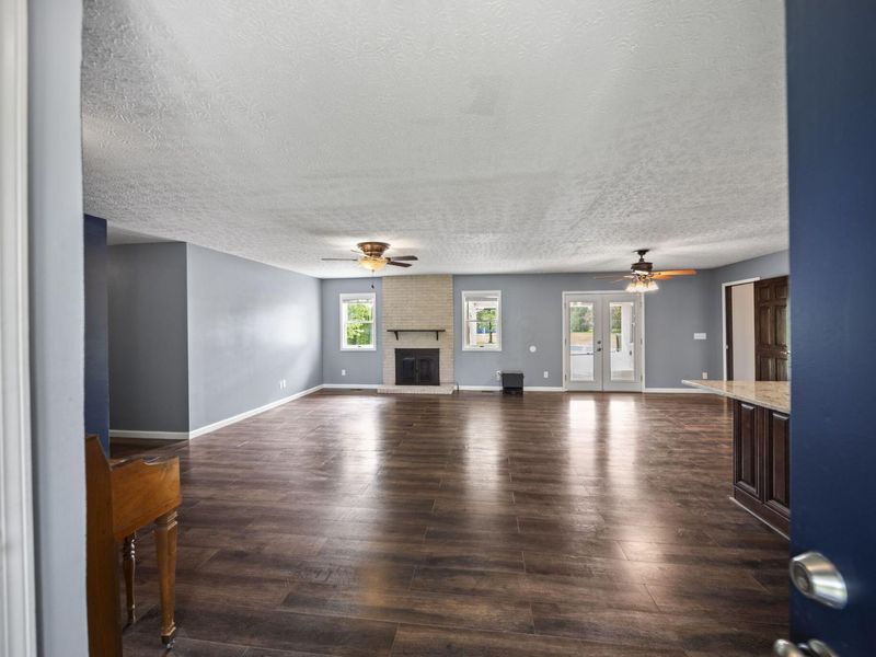 339 Thames Court , London, OH 43140 Photo 17
