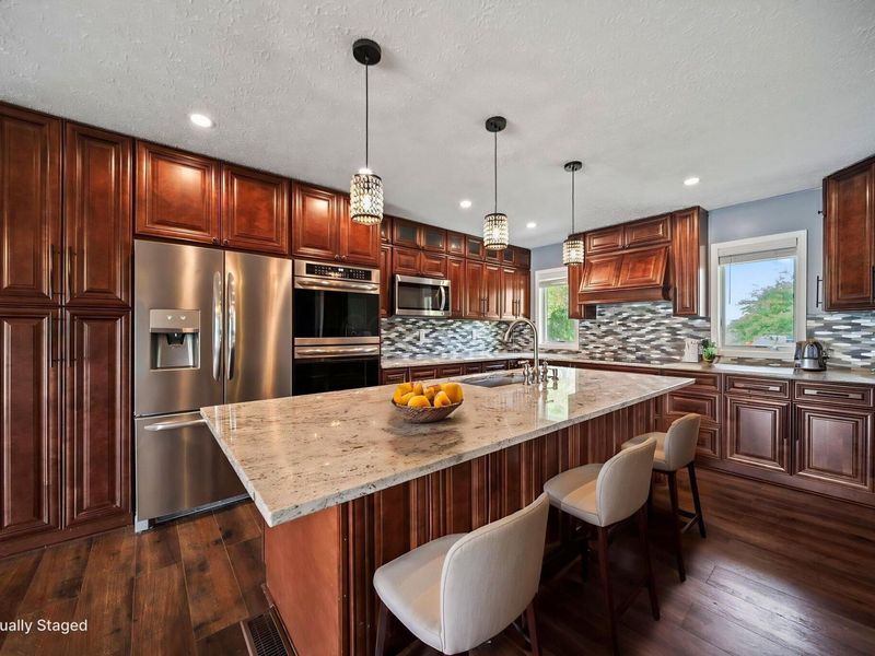 339 Thames Court , London, OH 43140 Photo 3