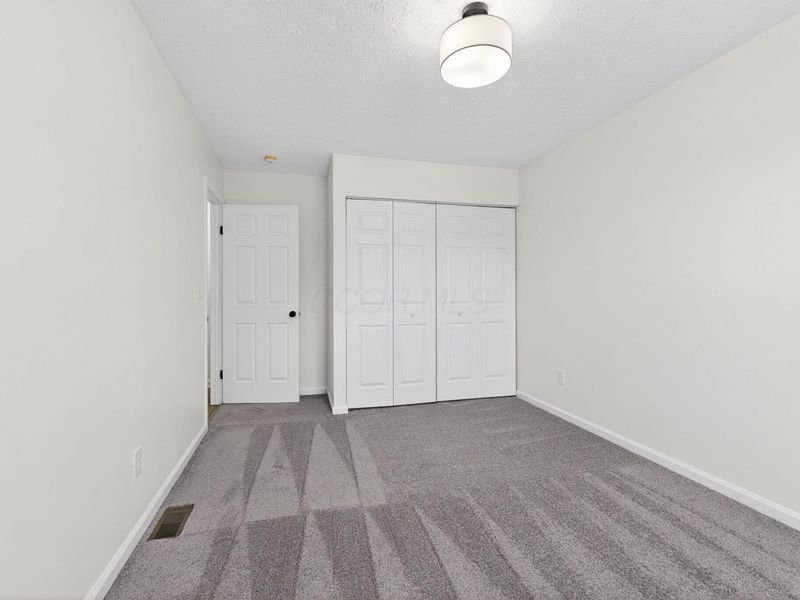 367 Effington Lane, Columbus, OH 43207 Photo 14