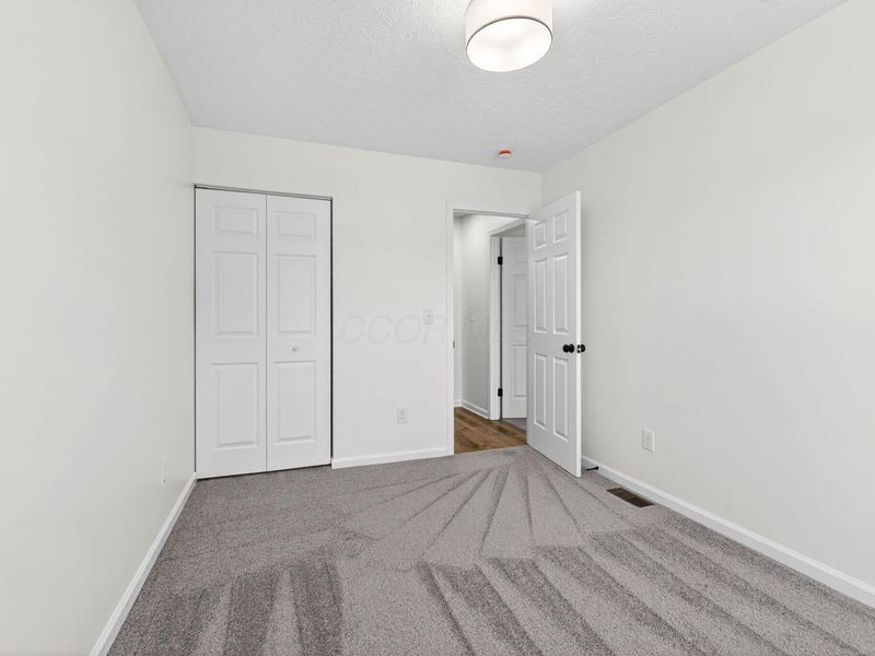 367 Effington Lane, Columbus, OH 43207 Photo 16