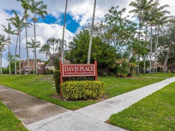 2941 Genoa Place, West Palm Beach, FL 33406