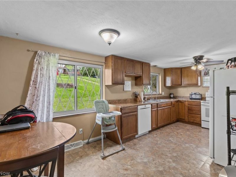 942 Overlook Drive, Wintersville, OH 43953 Photo 17