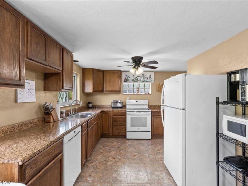 942 Overlook Drive, Wintersville, OH 43953 Photo 18