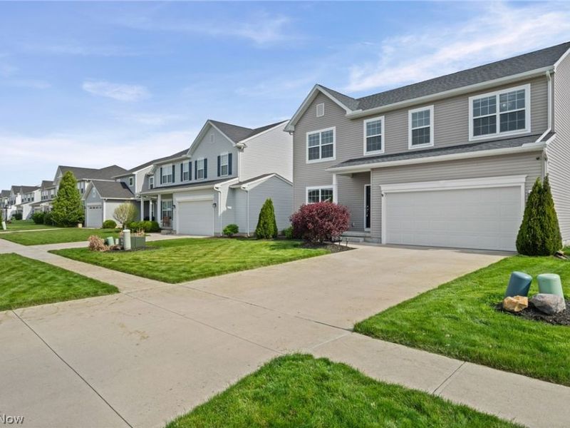37272 Sandy Ridge Drive , North Ridgeville, OH 44039 Photo 2