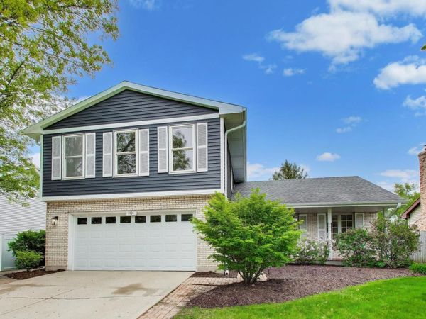1101 Oakwood Drive , Westmont, IL 60559