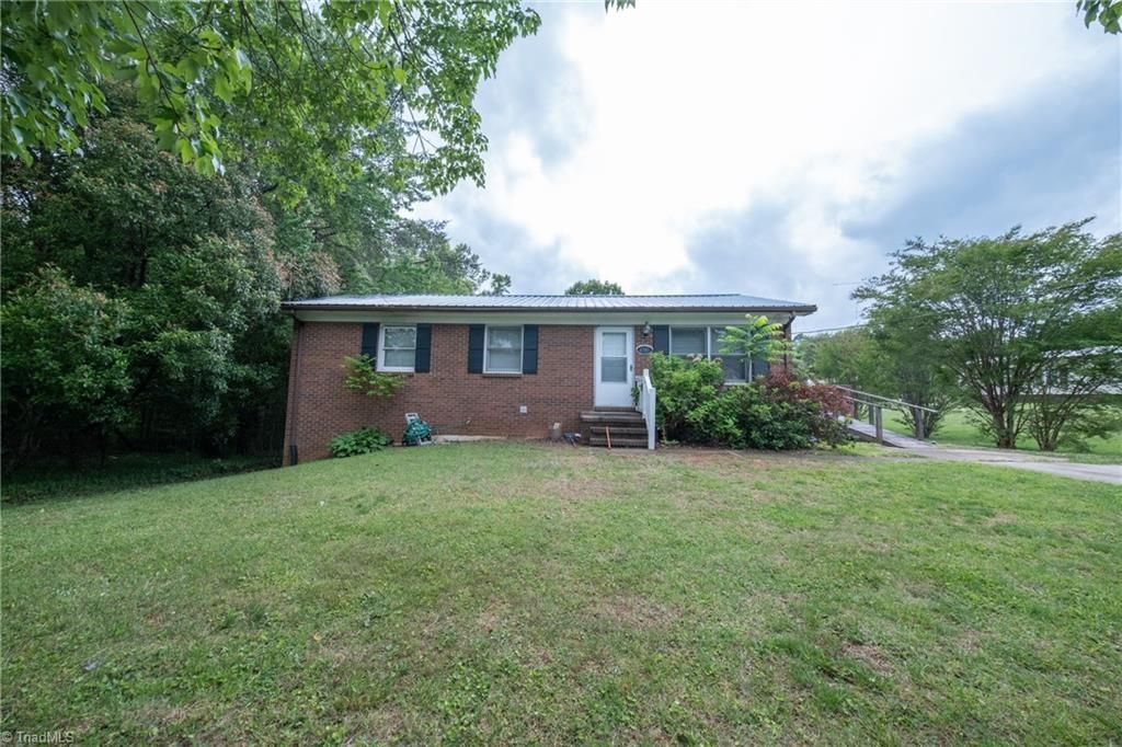 4361 N Old 52 Road, Pinnacle, NC 27043 Main Photo