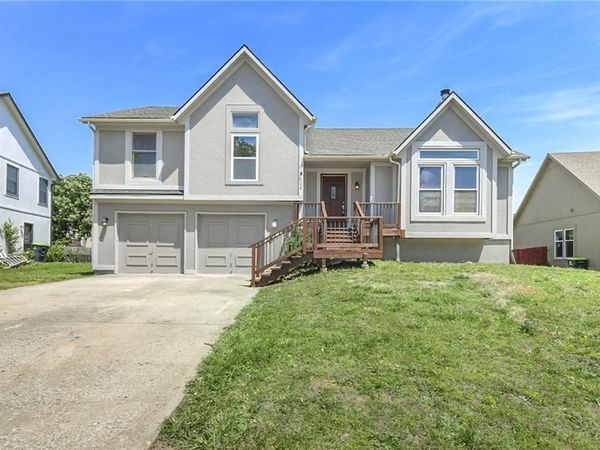 146 W Colleen Drive, Gardner, KS 66030